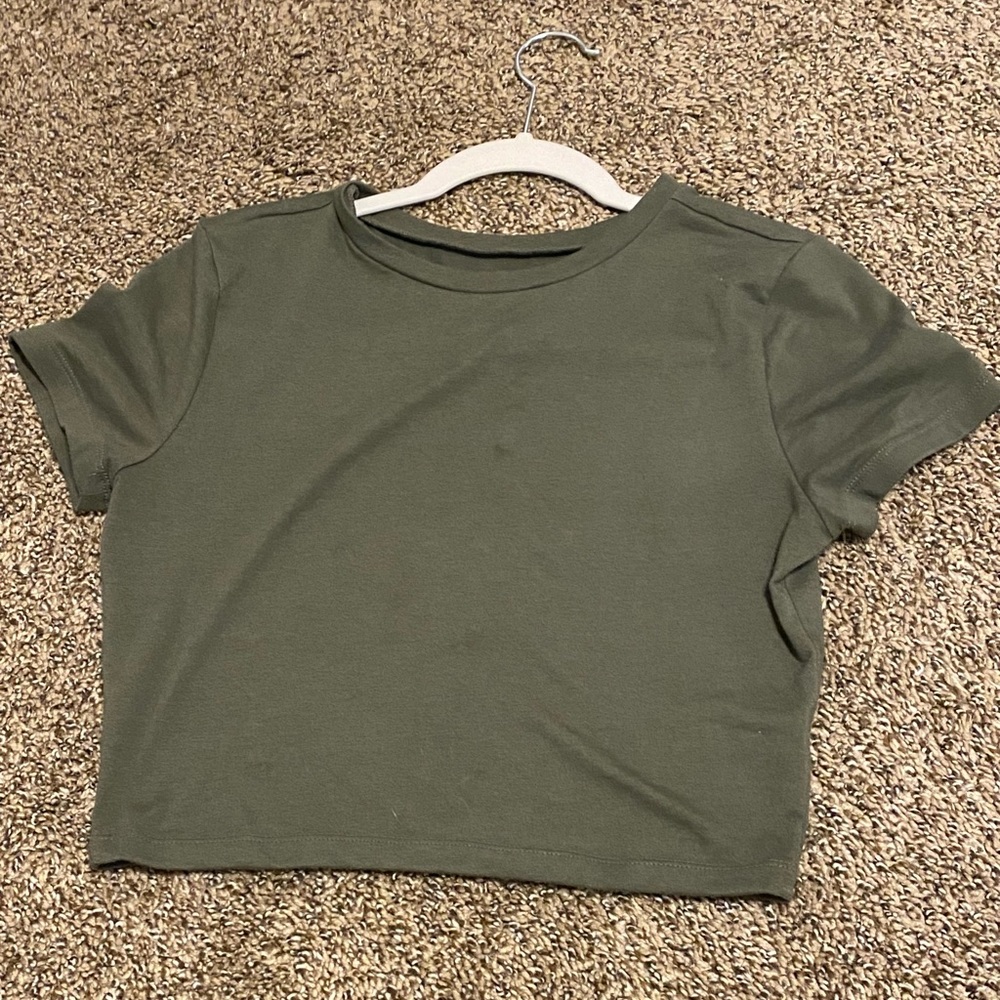 Green crop top shirt